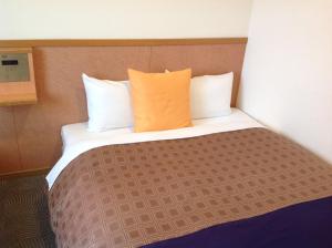 Ein Bett oder Betten in einem Zimmer der Unterkunft Hotel 1-2-3 Shimada