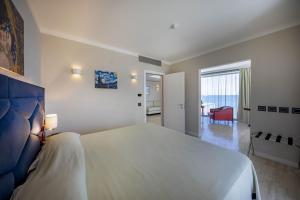 Victoria Palace Cefalù客房内的一张或多张床位