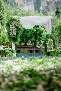 Zahrada ubytování Aonang Phu Petra Resort, Krabi - SHA Plus