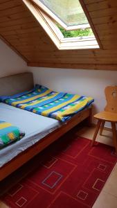 A bed or beds in a room at Gospodarstwo Agroturystyczne Dolina Zachwytu