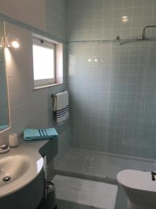Bilik mandi di Chambre d Hôte exclusif Naturiste et Nudiste CASA AMSYL adultes only