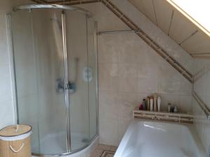 Kúpeľňa v ubytovaní Gemütliches Ferienhaus am Waldrand