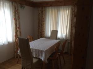 Fotografia z galérie ubytovania Gemütliches Ferienhaus am Waldrand v destinácii Michaelsdorf