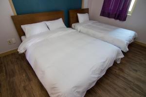 เตียงในห้องที่ Hyundai Elliot Hotel and Resort