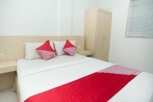 Ένα ή περισσότερα κρεβάτια σε δωμάτιο στο SUPER OYO 850 Lapan Lapan