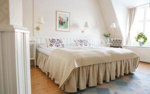 מיטה או מיטות בחדר ב-Korstäppans Herrgård
