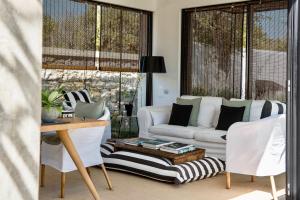 a living room with a couch and a table at Quinta da Lua in Tavira