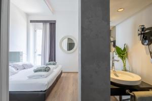 Postel nebo postele na pokoji v ubytování UNA HOTELS One Siracusa
