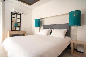 A bed or beds in a room at Fata Morgana Studios & Apartments