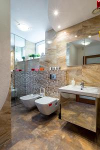 Ένα μπάνιο στο Wawel Cracow Old City Apartments - Friendhouse Apartments +115 φωτογραφίες