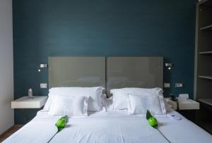 Postel nebo postele na pokoji v ubytování UNA HOTELS One Siracusa