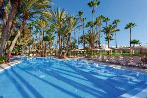 Hotel Riu Palace Oasis内部或周边的泳池