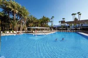 Hotel Riu Palace Oasis内部或周边的泳池