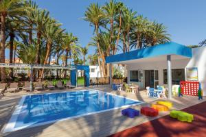 Swimmingpoolen hos eller tæt på Hotel Riu Palace Oasis