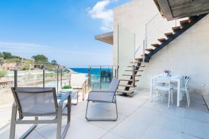 Balkón alebo terasa v ubytovaní Mirador Blue J - Cala Sant Vicenç