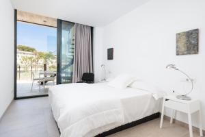 Posteľ alebo postele v izbe v ubytovaní Mirador Blue J - Cala Sant Vicenç