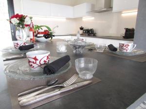 a kitchen counter with a table with plates and silverware at La Citadelle in Eynesse