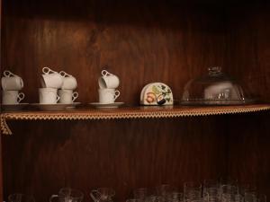 a shelf with cups and dishes on it at Casa di Emilia in Carpinone