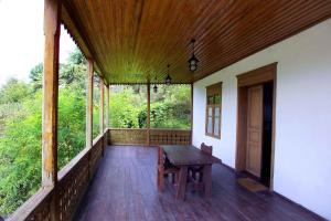 Uma varanda ou terraço em Tufenkian Old Dilijan Complex