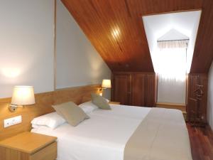 Postel nebo postele na pokoji v ubytování Hotel El Nogal