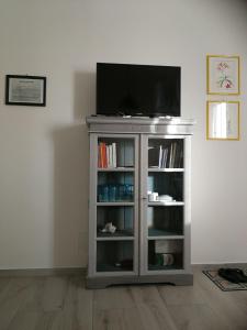 A television and/or entertainment centre at Casa del Geco