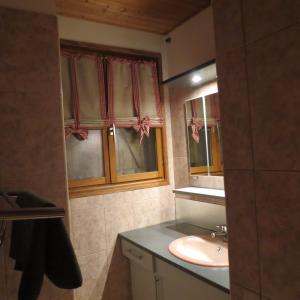 Kylpyhuone majoituspaikassa Le Chalet