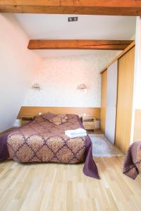 Un pat sau paturi într-o cameră la Apartments Ameda