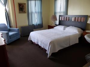 מיטה או מיטות בחדר ב-Harbor House Bed and Breakfast