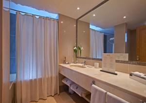 Koupelna v ubytování Quintinha Sao Joao Hotel & Spa