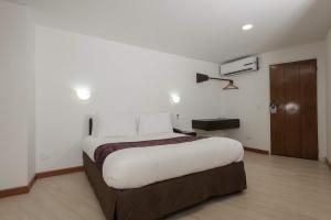 Postel nebo postele na pokoji v ubytování Calypso Beach Hotel + 28 fotografií