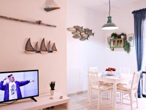 Μια τηλεόραση ή/και κέντρο ψυχαγωγίας στο Blu Home - Bilocale in centro