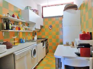 a kitchen with a refrigerator and a washing machine at Piana degli Ulivi a Lerici in Lerici
