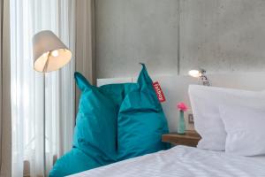 Postel nebo postele na pokoji v ubytování Factory Hotel