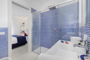 Koupelna v ubytování YourHome - Sersale Suites + 37 fotografií