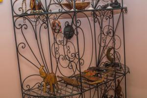 a metal shelf filled with different types of birds at Riad L'Artiste in Fès