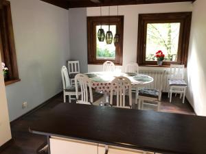 a kitchen and dining room with a table and chairs at OSTOJA BONDYRZ in AdamÃ³w