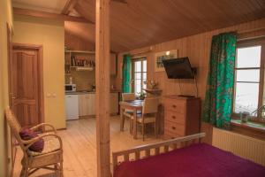 a room with a kitchen and a dining room at Nidos Rojus in Nida