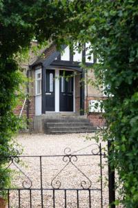 Gallery image of First floor flat with parking in Wheatley