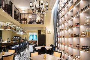 Salon oz. bar v nastanitvi Legacy Gastro Suites