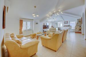 Gallery image of Fashion Beach Apartments in Risan