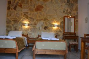 A bed or beds in a room at Villa Giorgos Még 37 kép