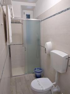 Vannituba majutusasutuses Albergo Dei 10 Colori
