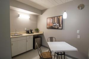 a kitchen with a sink and a table with chairs at Americana Modern Hotel in Redding +30 photos
