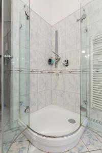 A bathroom at Luxury central Apartment