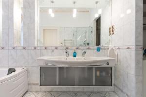 A bathroom at Luxury central Apartment Még 34 kép