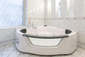 A bathroom at Luxury central Apartment