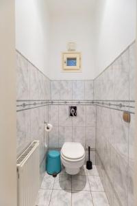 A bathroom at Luxury central Apartment