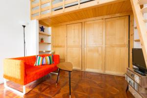 A television and/or entertainment centre at Luxury central Apartment