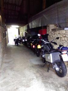 a row of motorcycles parked in a garage at Logîte Touristique Les 3 Loups in Châtenois
