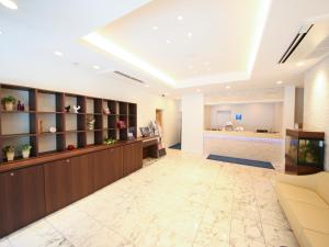 an office lobby with a reception desk and a waiting room at Urbain Tokyo Haneda Kamata in Tokyo